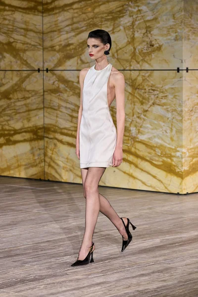Look 32